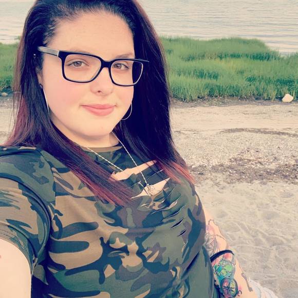 Meet your Posher, Carly - Picture 1 of 1